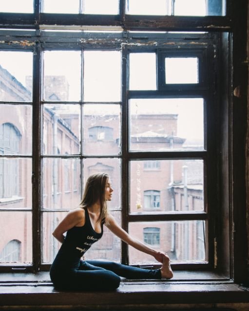 The Ten-Minute Morning Stretch Routine Desk Workers Swear By